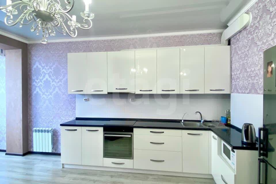 Продаётся 2-комнатная квартира, 102 м²