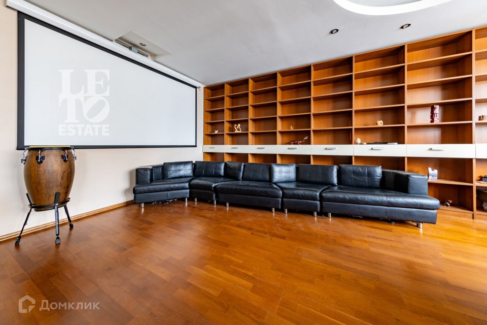 Продаётся 3-комнатная квартира, 142.8 м²