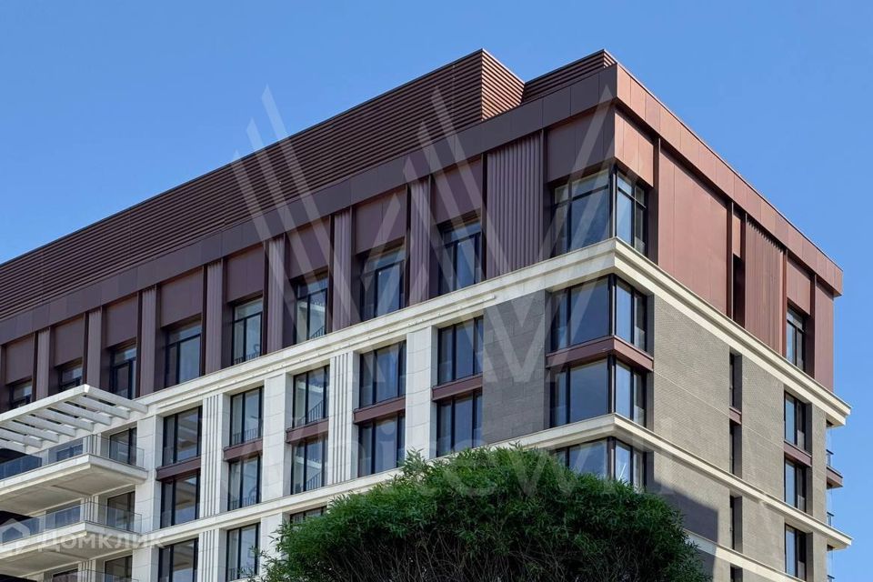Продаётся 4-комнатная квартира, 181 м²