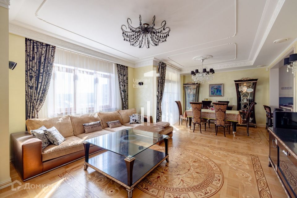 Продаётся 4-комнатная квартира, 160 м²