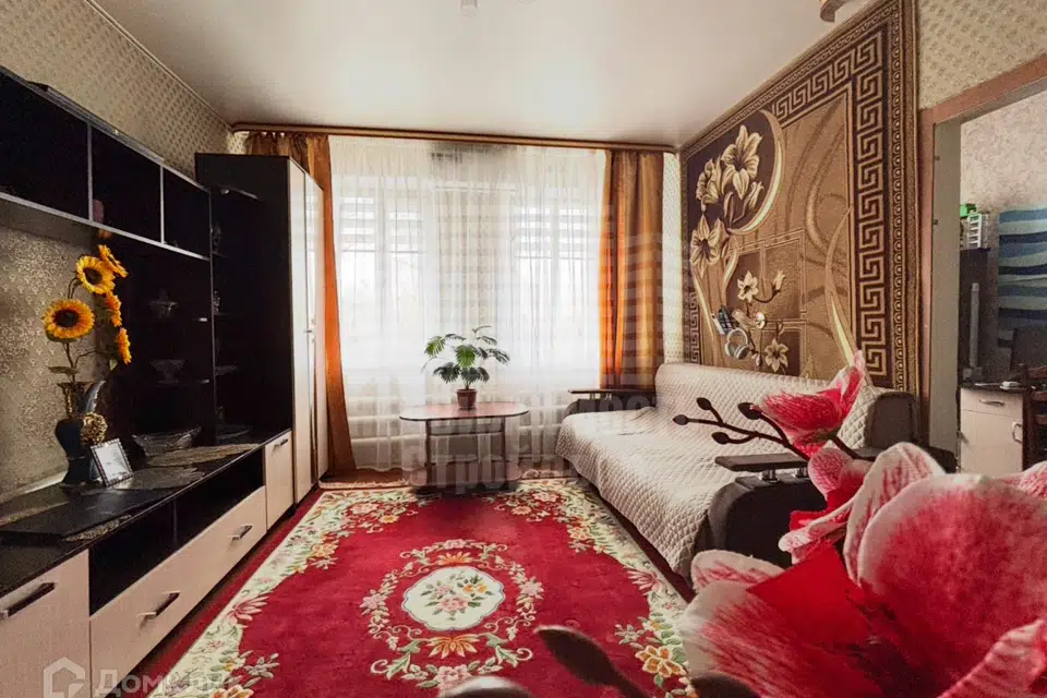 Продаётся 4-комнатная квартира, 61.3 м²