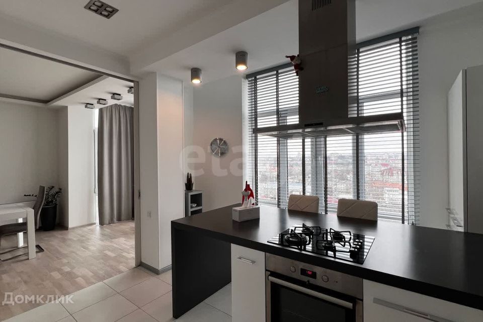 Продаётся 3-комнатная квартира, 191.3 м²
