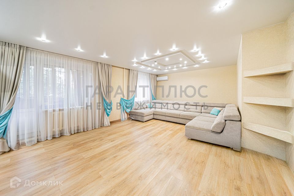 Продаётся 4-комнатная квартира, 132 м²