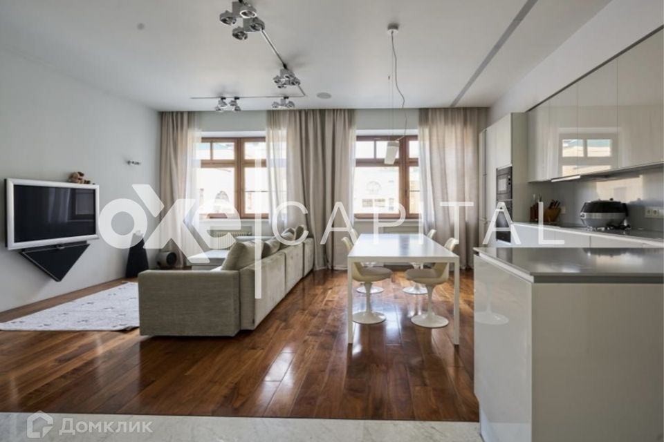 Продаётся 4-комнатная квартира, 132 м²