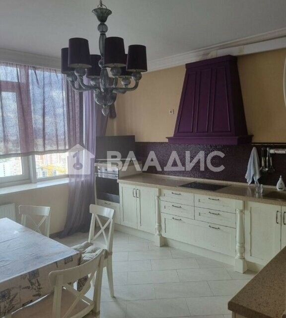 Продаётся 4-комнатная квартира, 150 м²