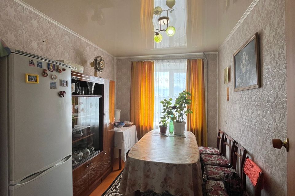 Продаётся 4-комнатная квартира, 61.7 м²