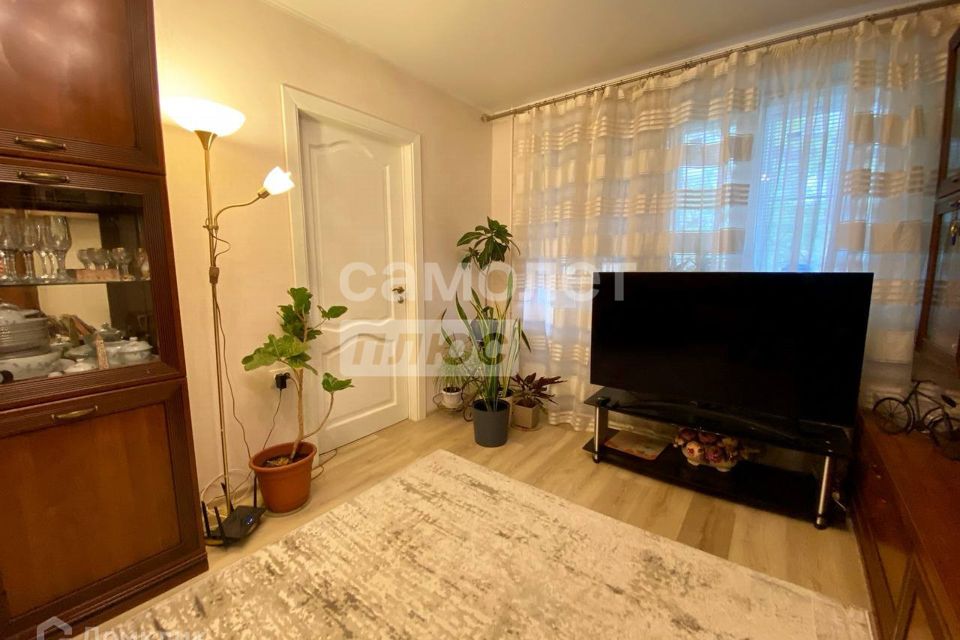 Продаётся 4-комнатная квартира, 61 м²