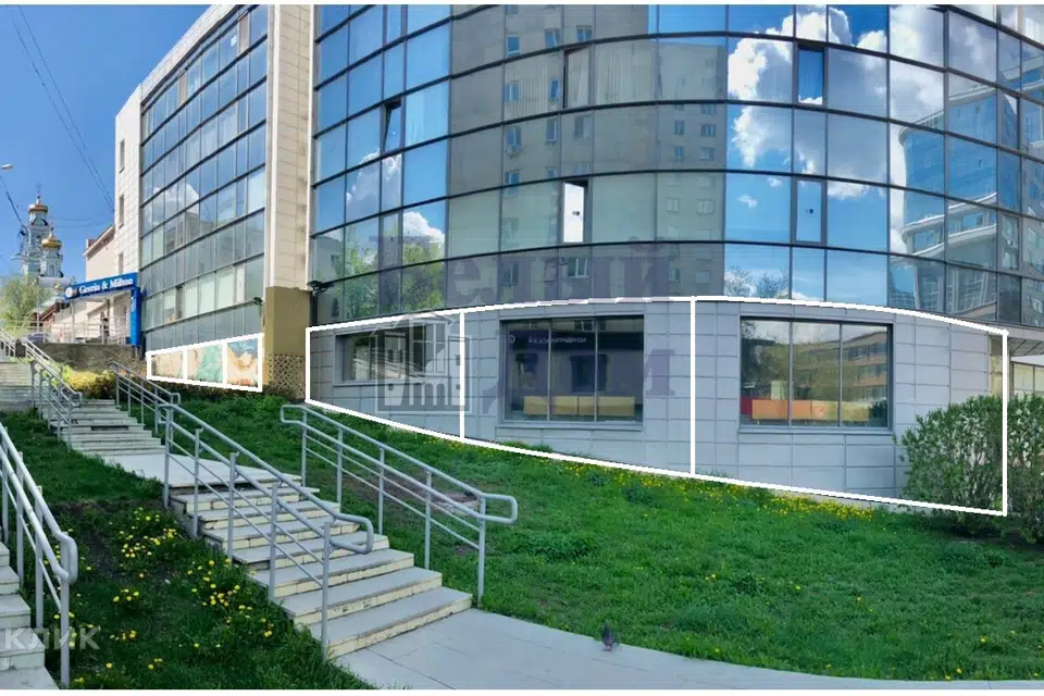 Продаётся торговое помещение, 328.3 м²