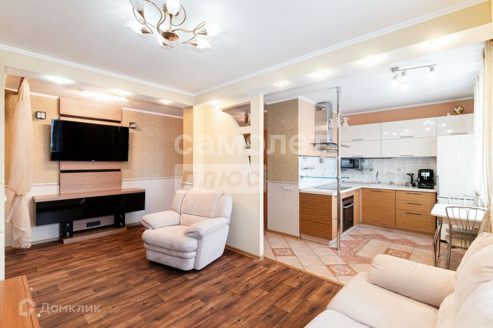 Продаётся 4-комнатная квартира, 87 м²