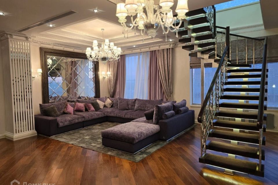 Продаётся 6-комнатная квартира, 383 м²