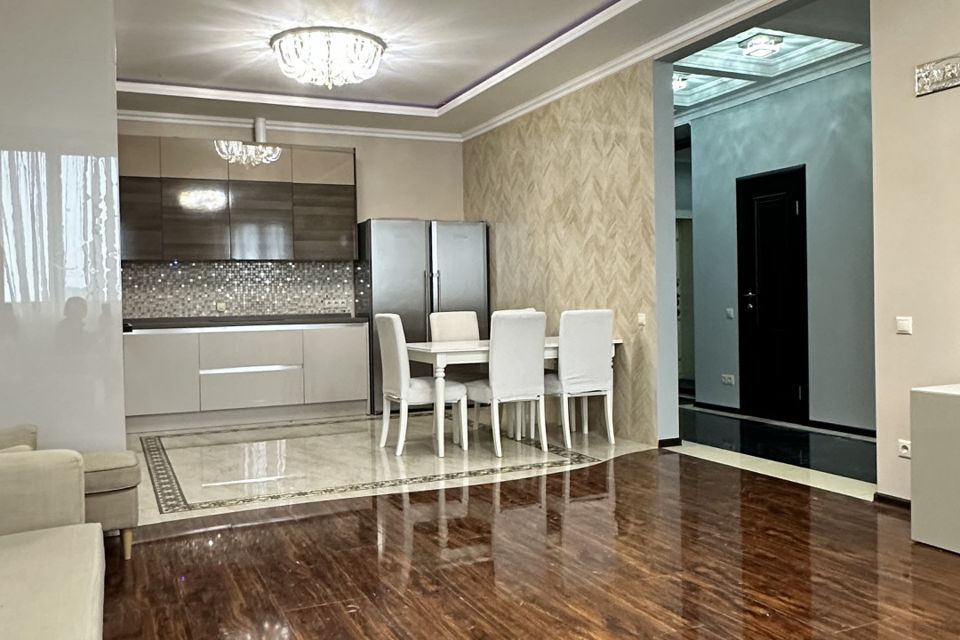 Продаётся 4-комнатная квартира, 109 м²