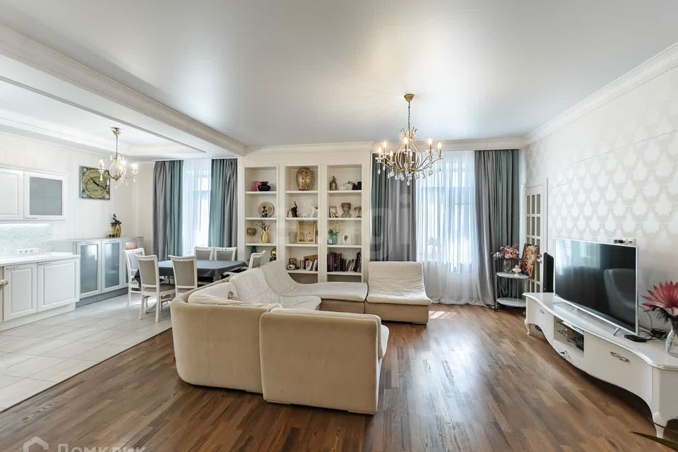 Продаётся 3-комнатная квартира, 152 м²