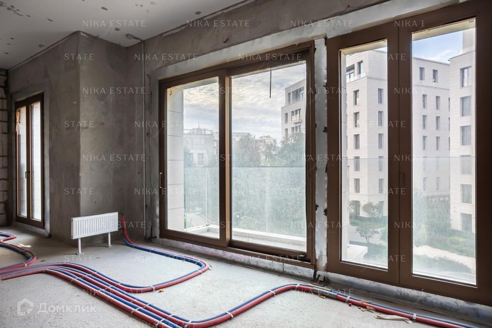 Продаётся 5-комнатная квартира, 236 м²