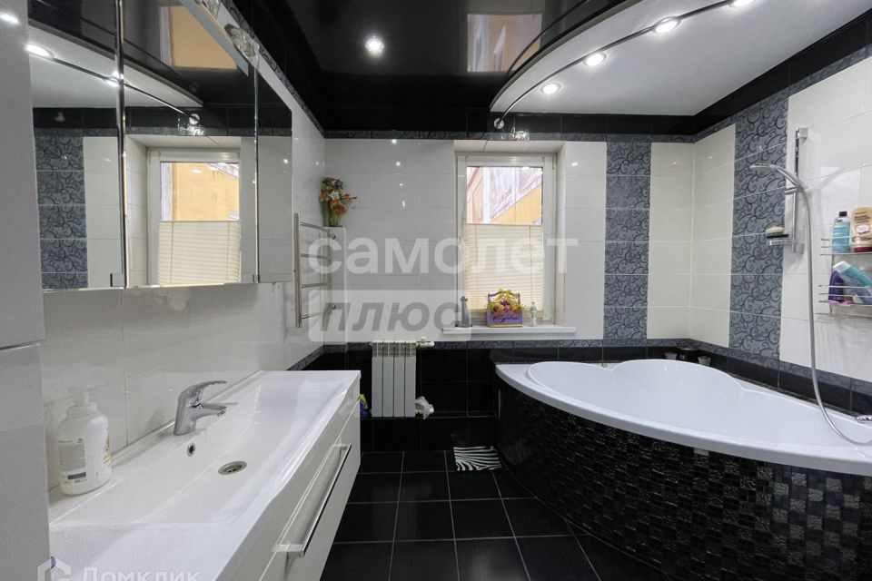 Продаётся 3-комнатная квартира, 100.4 м²