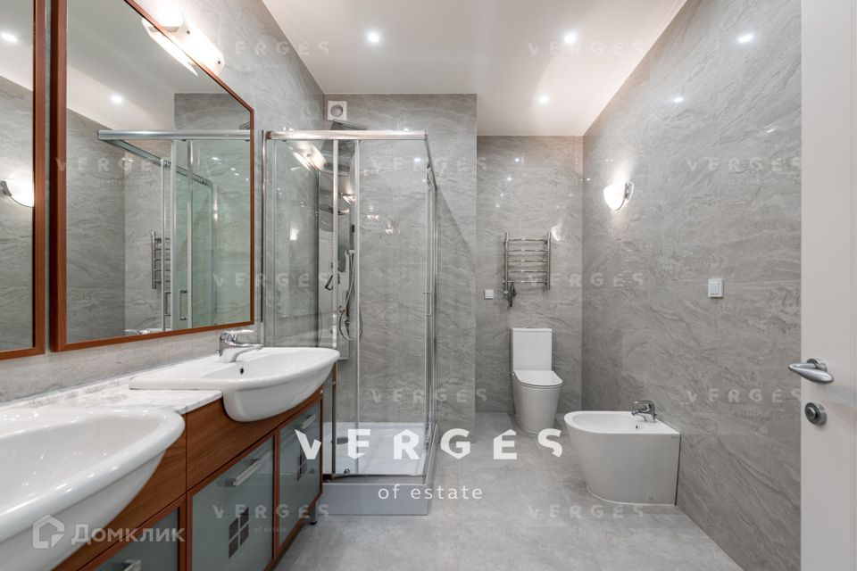 Продаётся 4-комнатная квартира, 173 м²