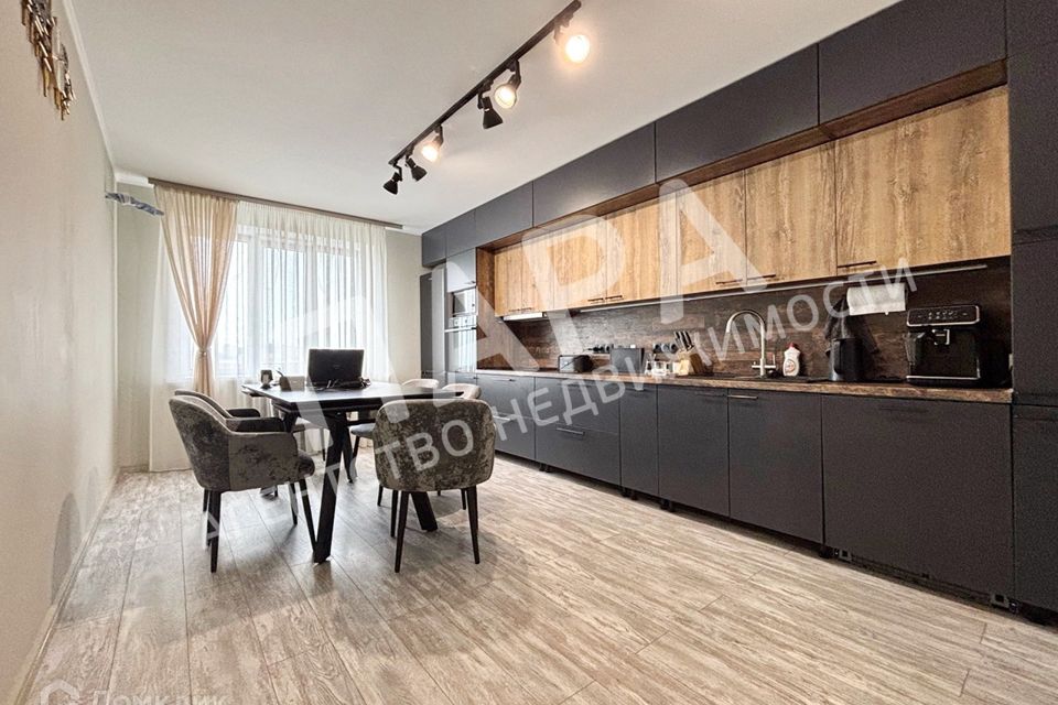 Продаётся 3-комнатная квартира, 114.7 м²