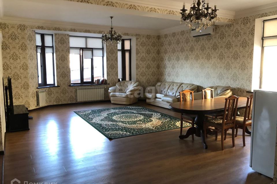 Продаётся 4-комнатная квартира, 128 м²