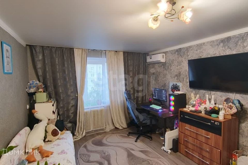 Продаётся комната в 3-комн. квартире, 48.7 м²