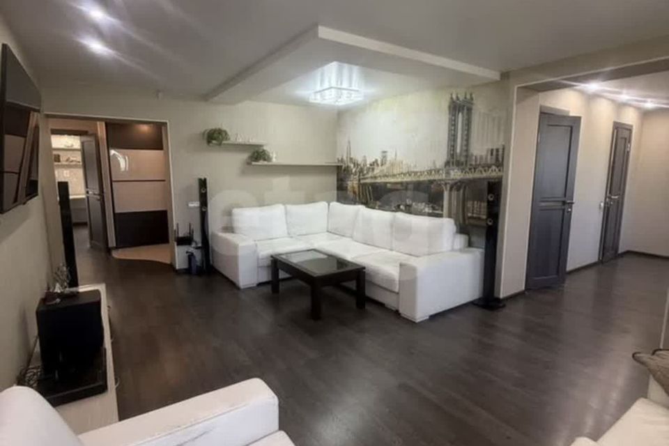 Продаётся 4-комнатная квартира, 132.3 м²