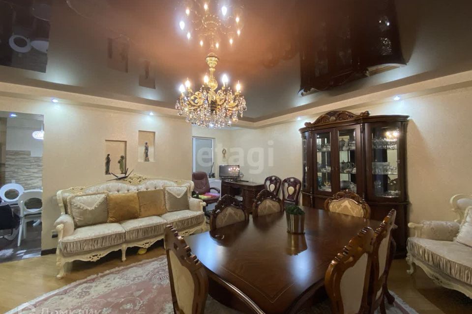 Продаётся 4-комнатная квартира, 104 м²