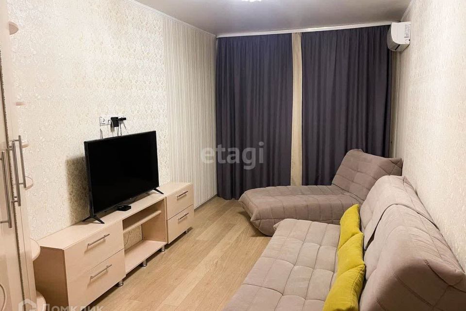 Продаётся 1-комнатная квартира, 43 м²