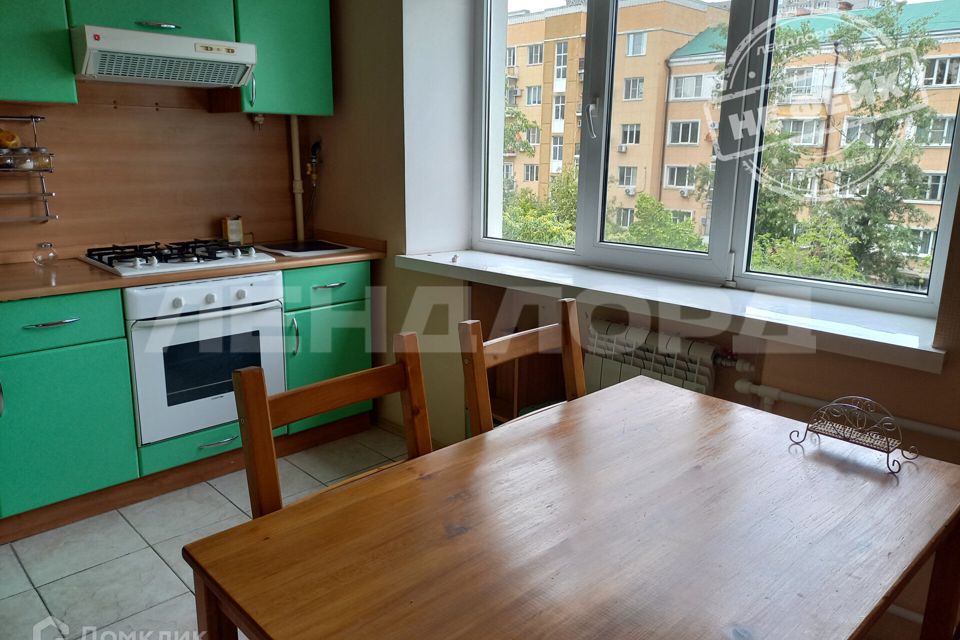 Сдаётся 2-комнатная квартира, 79.8 м²