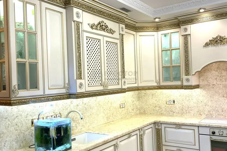 Продаётся 4-комнатная квартира, 122 м²