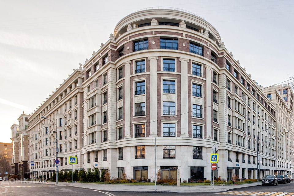 Продаётся 5-комнатная квартира, 285 м²