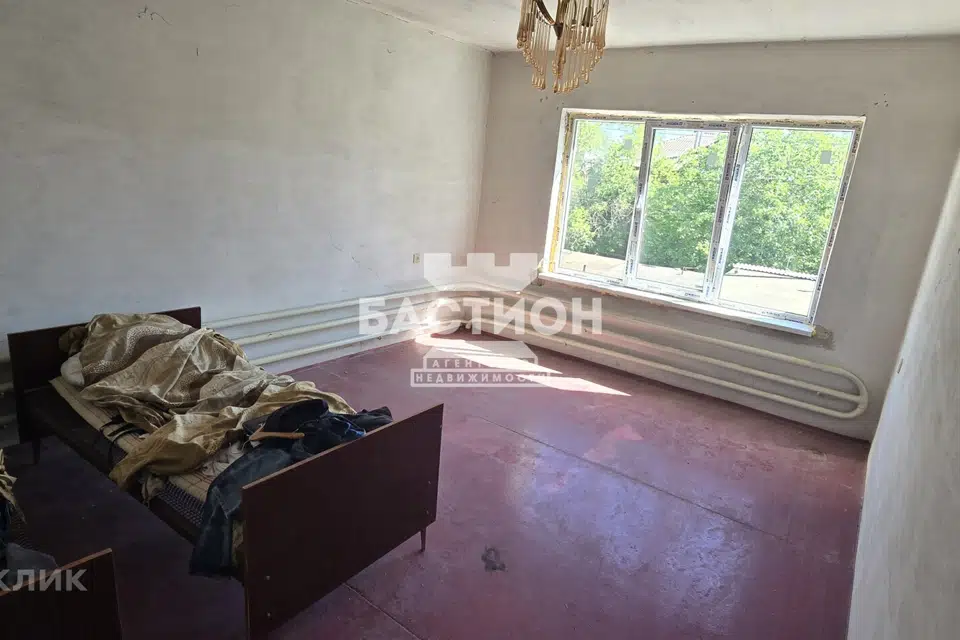 Продаётся 3-этажный дом, 300 м²