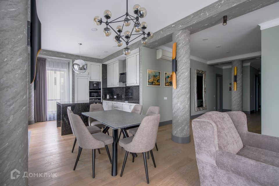 Сдаётся 4-комнатная квартира, 137 м²