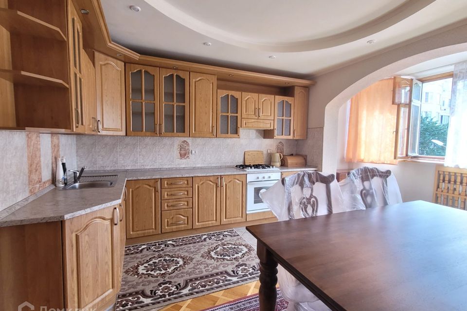 Продаётся 3-комнатная квартира, 123 м²