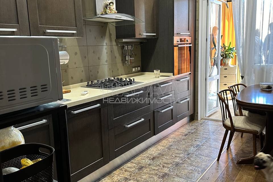 Продаётся 3-комнатная квартира, 97 м²