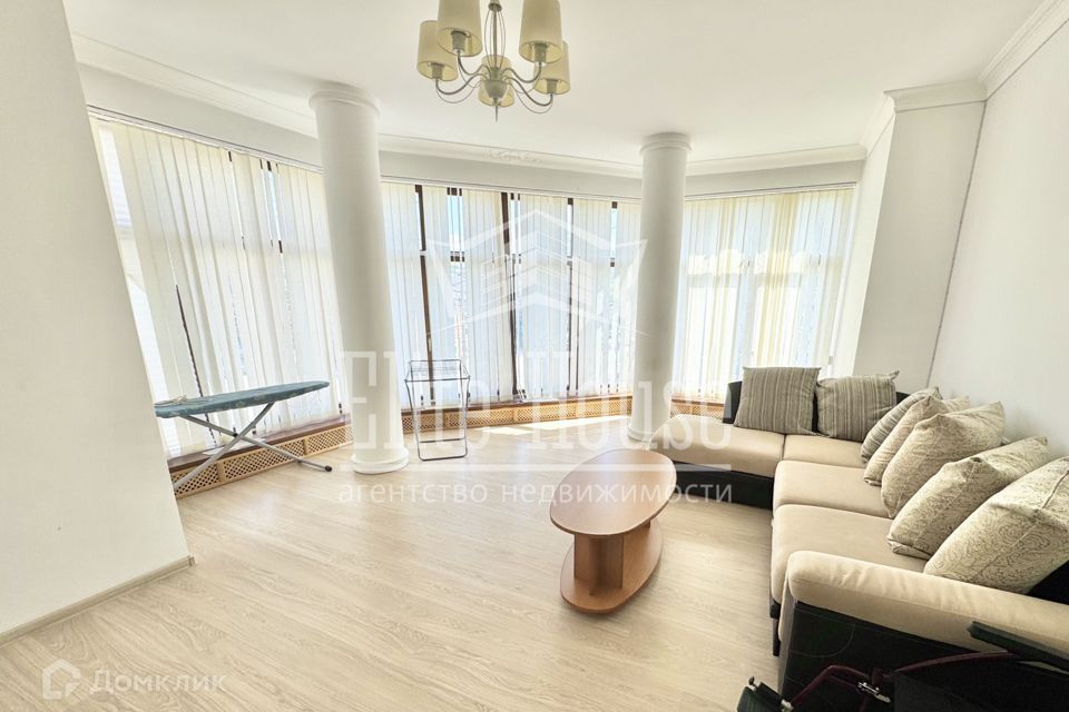 Сдаётся 2-комнатная квартира, 67 м²