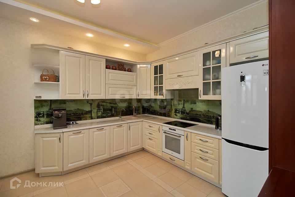 Продаётся 4-комнатная квартира, 126 м²