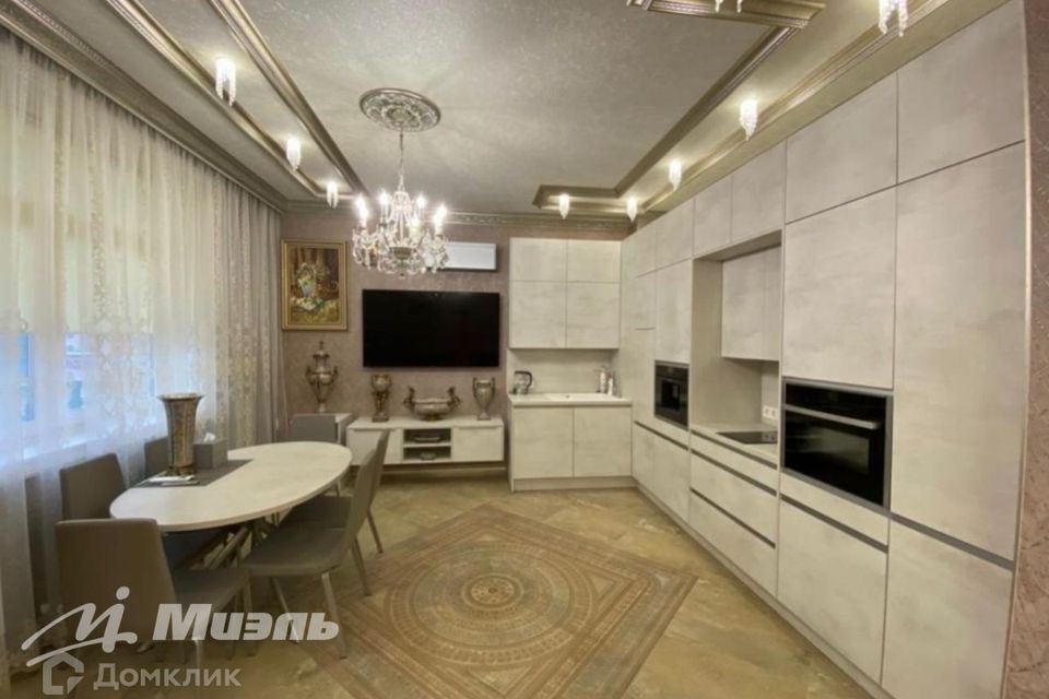 Продаётся 3-комнатная квартира, 125.3 м²