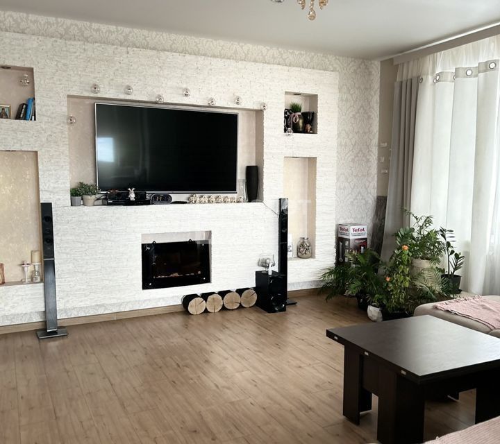 Продаётся 3-комнатная квартира, 105 м²