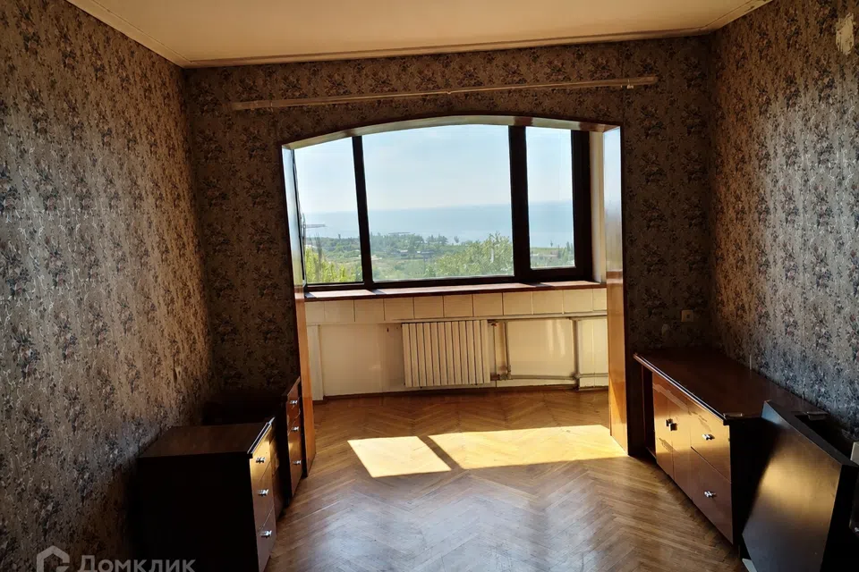 Продаётся 4-комнатная квартира, 109 м²