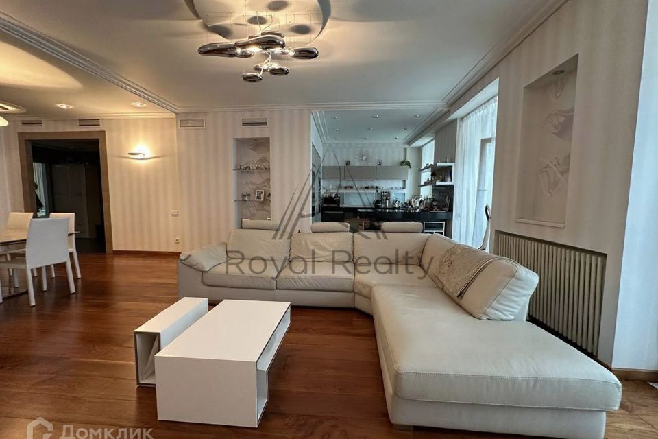 Сдаётся 4-комнатная квартира, 150 м²