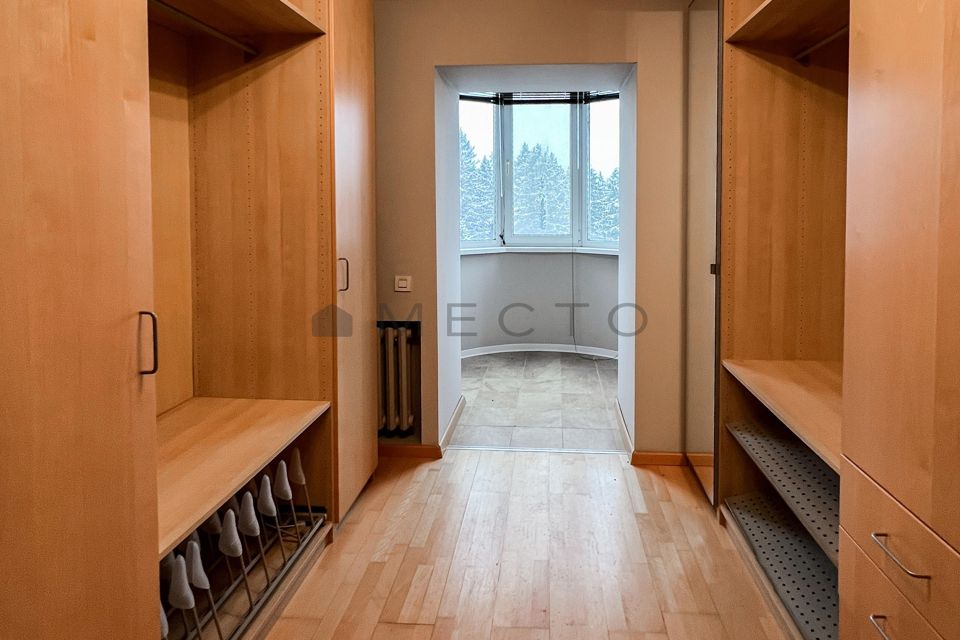 Продаётся 5-комнатная квартира, 141 м²