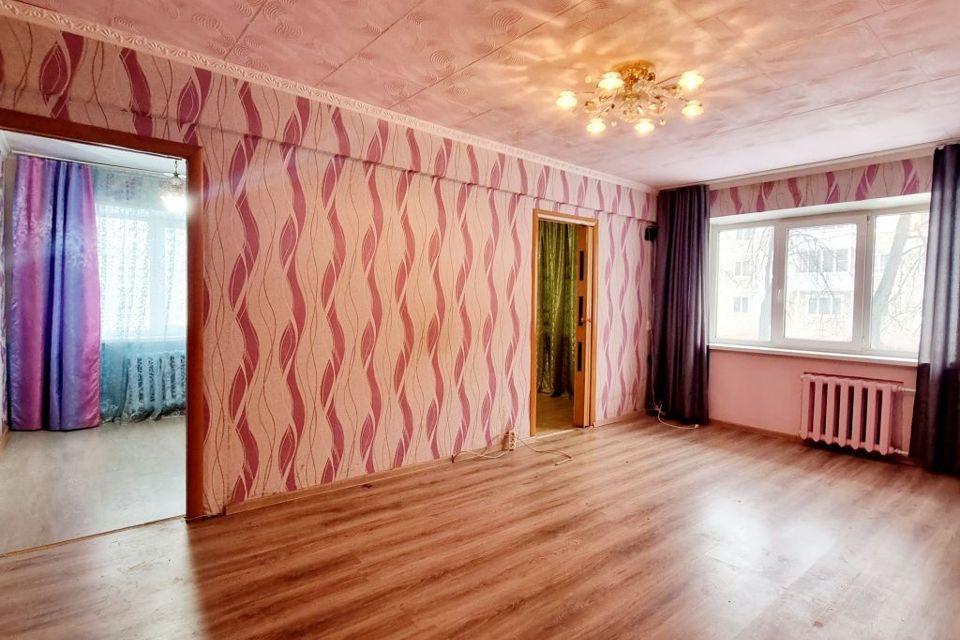 Продаётся 3-комнатная квартира, 48.8 м²