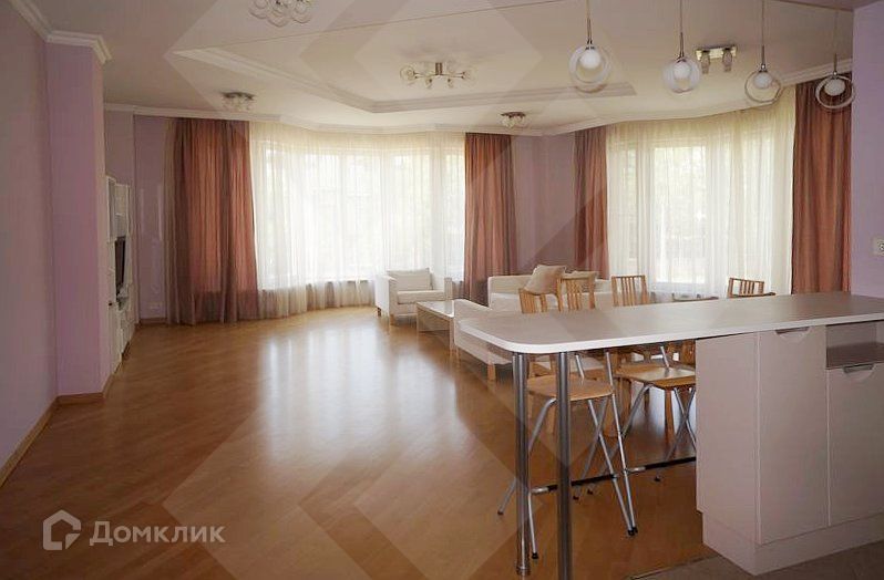 Сдаётся 3-комнатная квартира, 142 м²