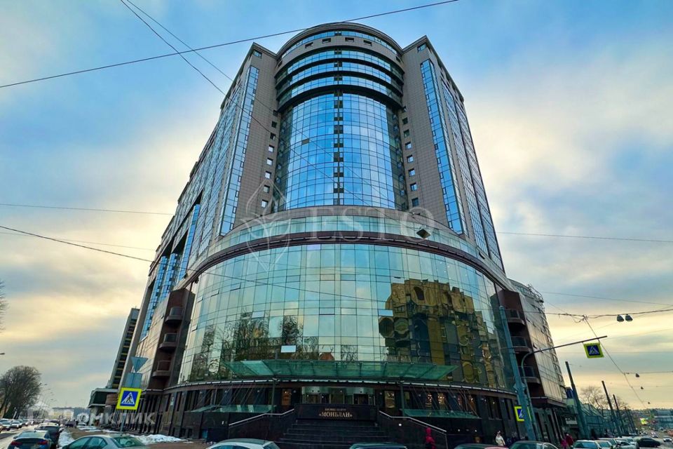 Продаётся 3-комнатная квартира, 153 м²