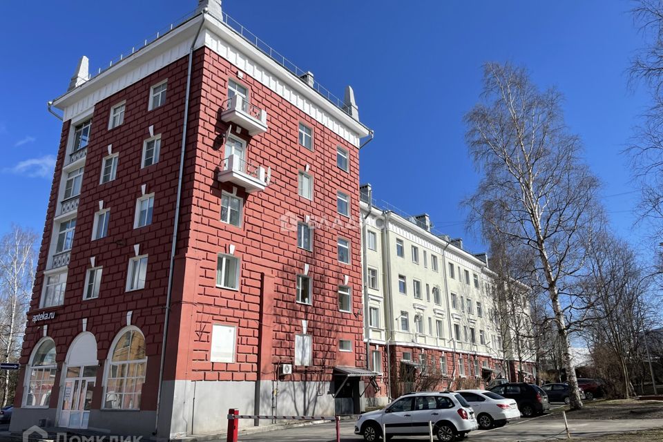Продаётся 4-комнатная квартира, 105.5 м²