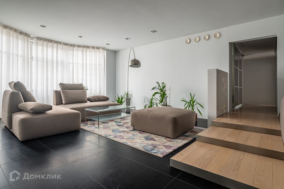 Продаётся 3-комнатная квартира, 155.9 м²