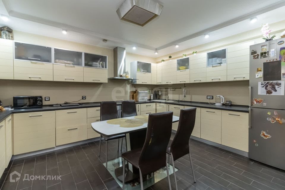 Продаётся 2-комнатная квартира, 100 м²