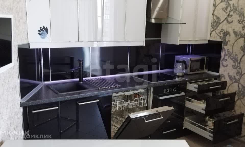 Сдаётся 1-комнатная квартира, 49 м²