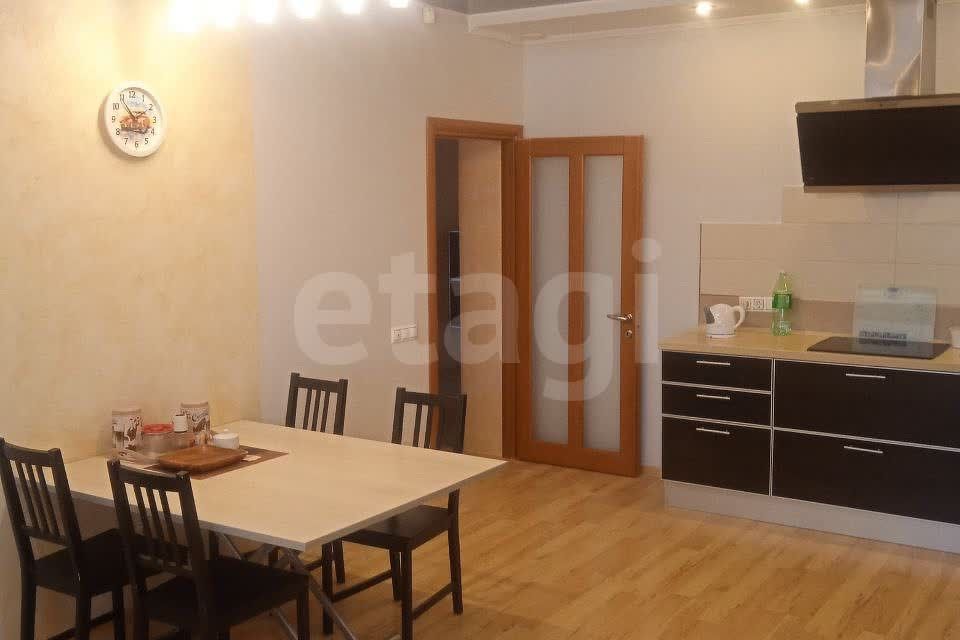 Сдаётся 3-комнатная квартира, 130 м²