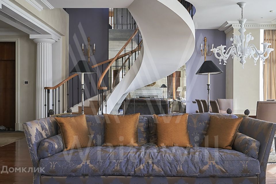 Продаётся 3-комнатная квартира, 360 м²