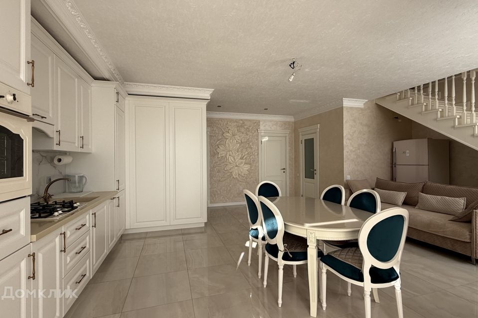 Продаётся 5-комнатная квартира, 185 м²