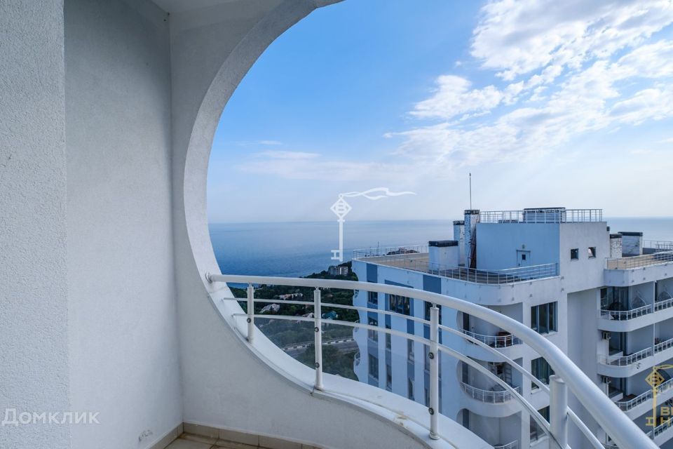 Продаётся 3-комнатная квартира, 155 м²